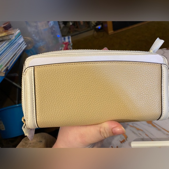 New with tags Kate Spade zipper wallet - Picture 2 of 3